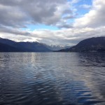 Montagne si riflettono sul lago