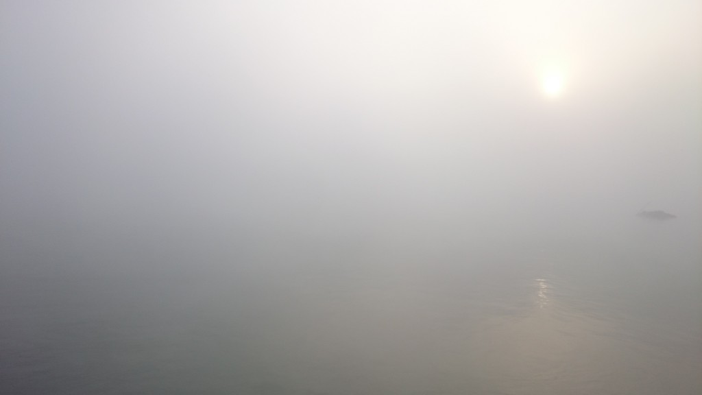 Paesaggi all'alba sul grande fiume