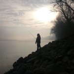 Pescatore all'alba sul grande fiume!