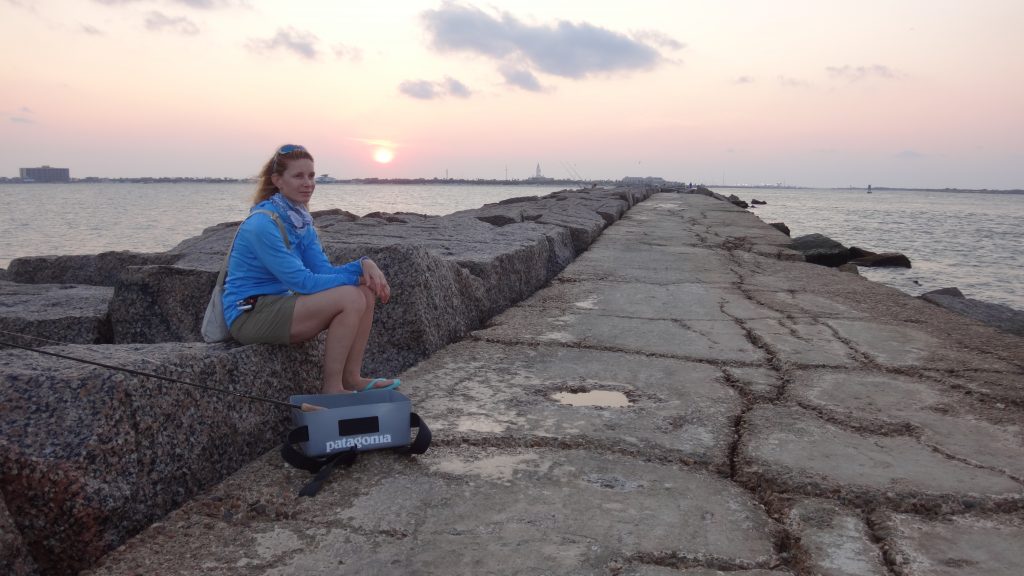 Marica sulla scogliera al tramonto