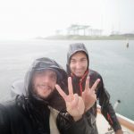 Pietro e Fabio, pioggia in mare